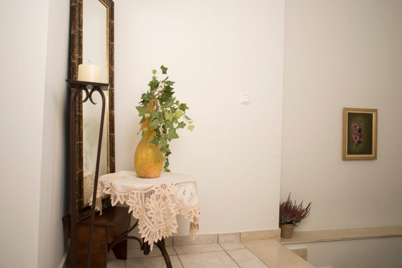 Maisonette With Garden In The Heart Of The Historical Kalamata Center Ngoại thất bức ảnh