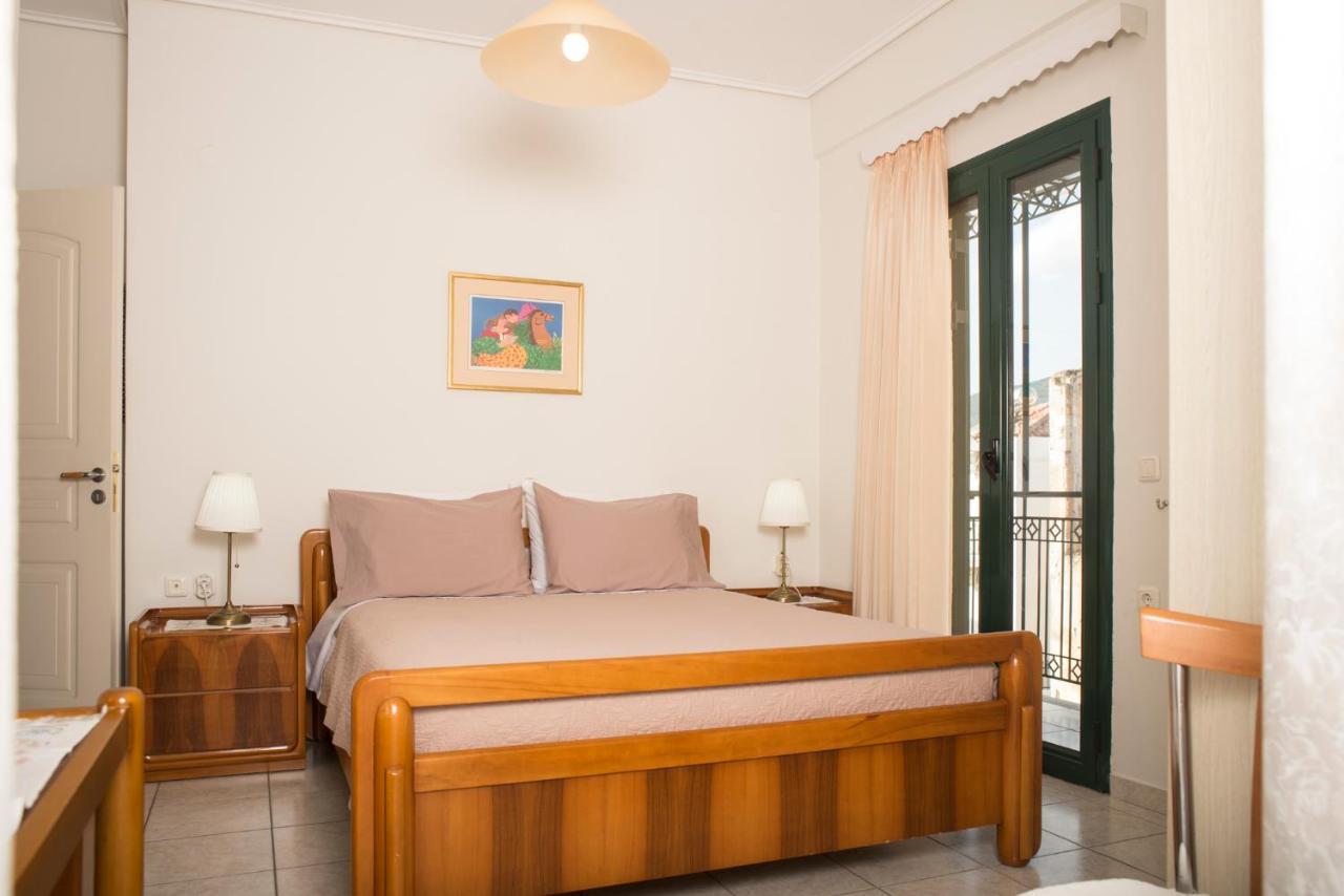 Maisonette With Garden In The Heart Of The Historical Kalamata Center Ngoại thất bức ảnh