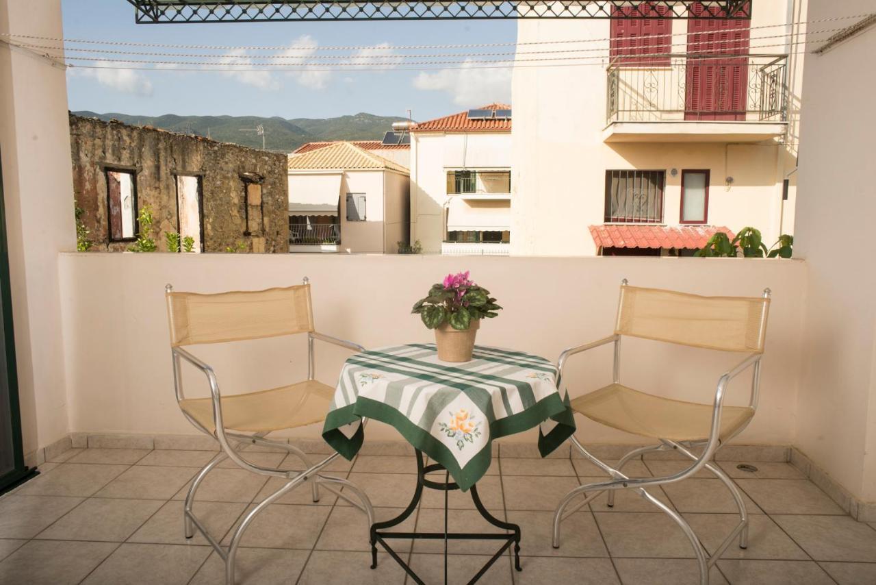 Maisonette With Garden In The Heart Of The Historical Kalamata Center Ngoại thất bức ảnh