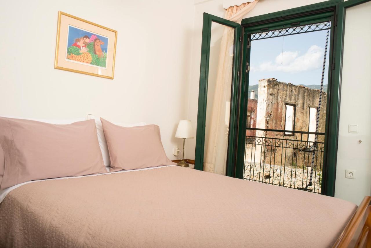 Maisonette With Garden In The Heart Of The Historical Kalamata Center Ngoại thất bức ảnh