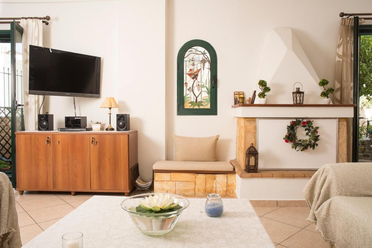 Maisonette With Garden In The Heart Of The Historical Kalamata Center Ngoại thất bức ảnh