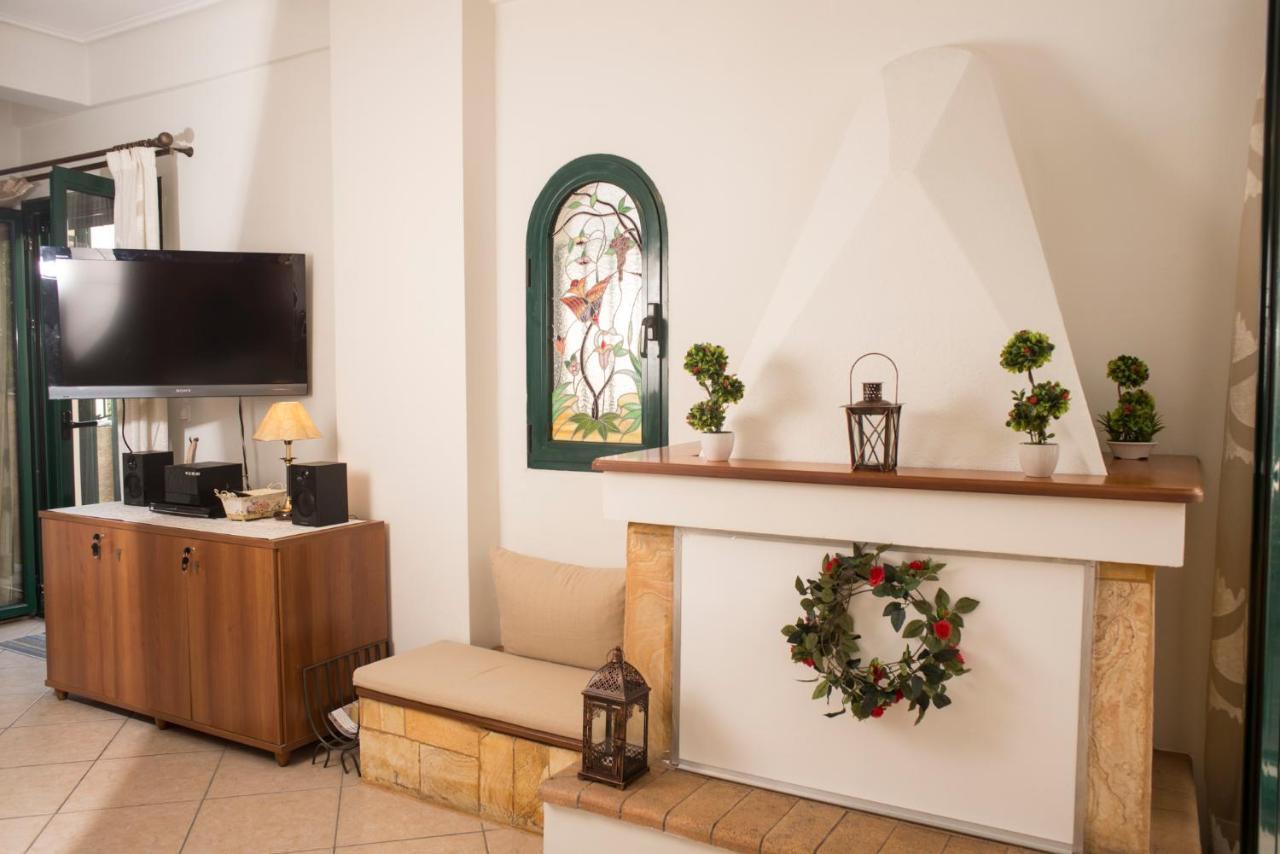 Maisonette With Garden In The Heart Of The Historical Kalamata Center Ngoại thất bức ảnh