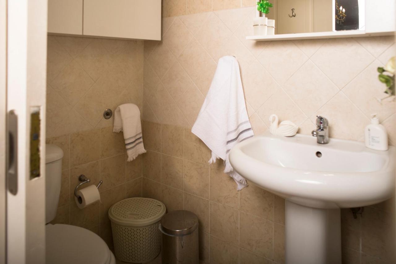 Maisonette With Garden In The Heart Of The Historical Kalamata Center Ngoại thất bức ảnh