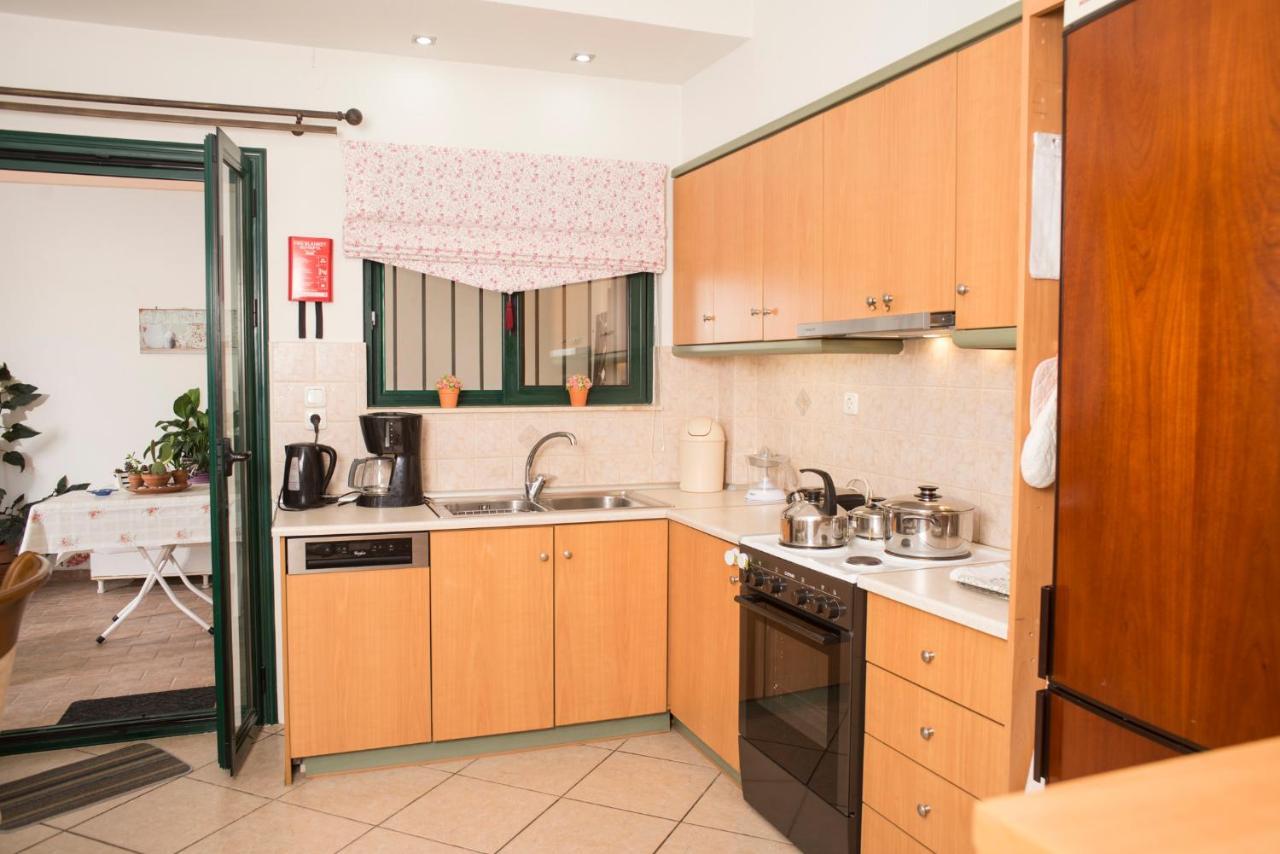 Maisonette With Garden In The Heart Of The Historical Kalamata Center Ngoại thất bức ảnh