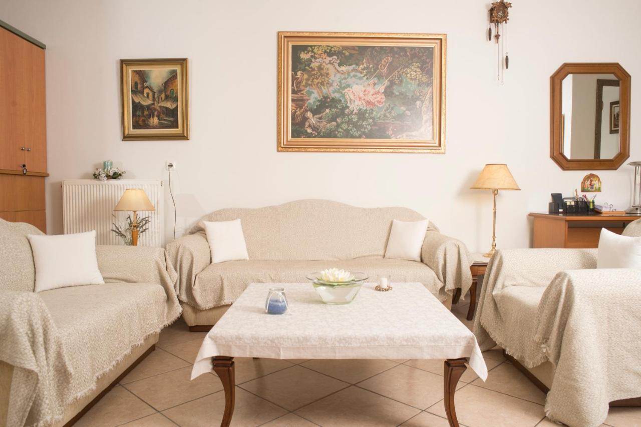 Maisonette With Garden In The Heart Of The Historical Kalamata Center Ngoại thất bức ảnh