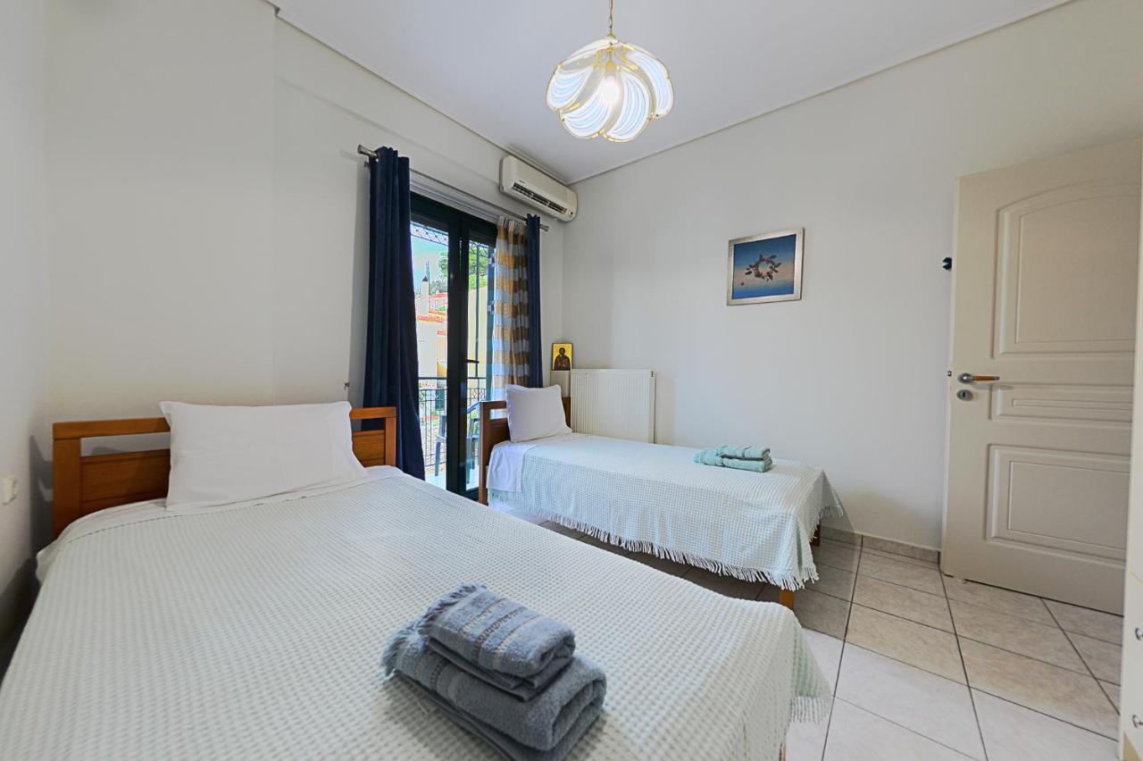 Maisonette With Garden In The Heart Of The Historical Kalamata Center Ngoại thất bức ảnh