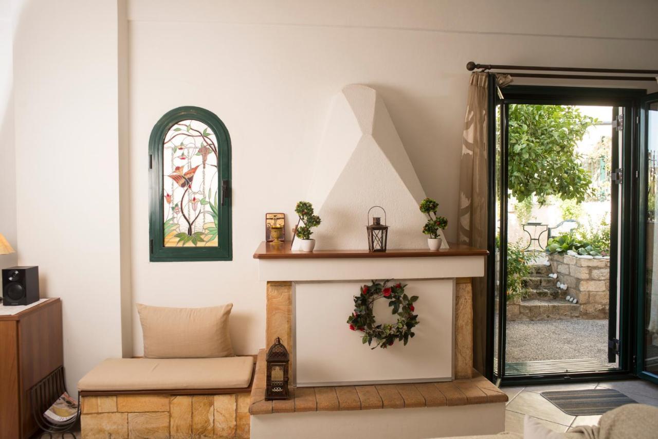 Maisonette With Garden In The Heart Of The Historical Kalamata Center Ngoại thất bức ảnh