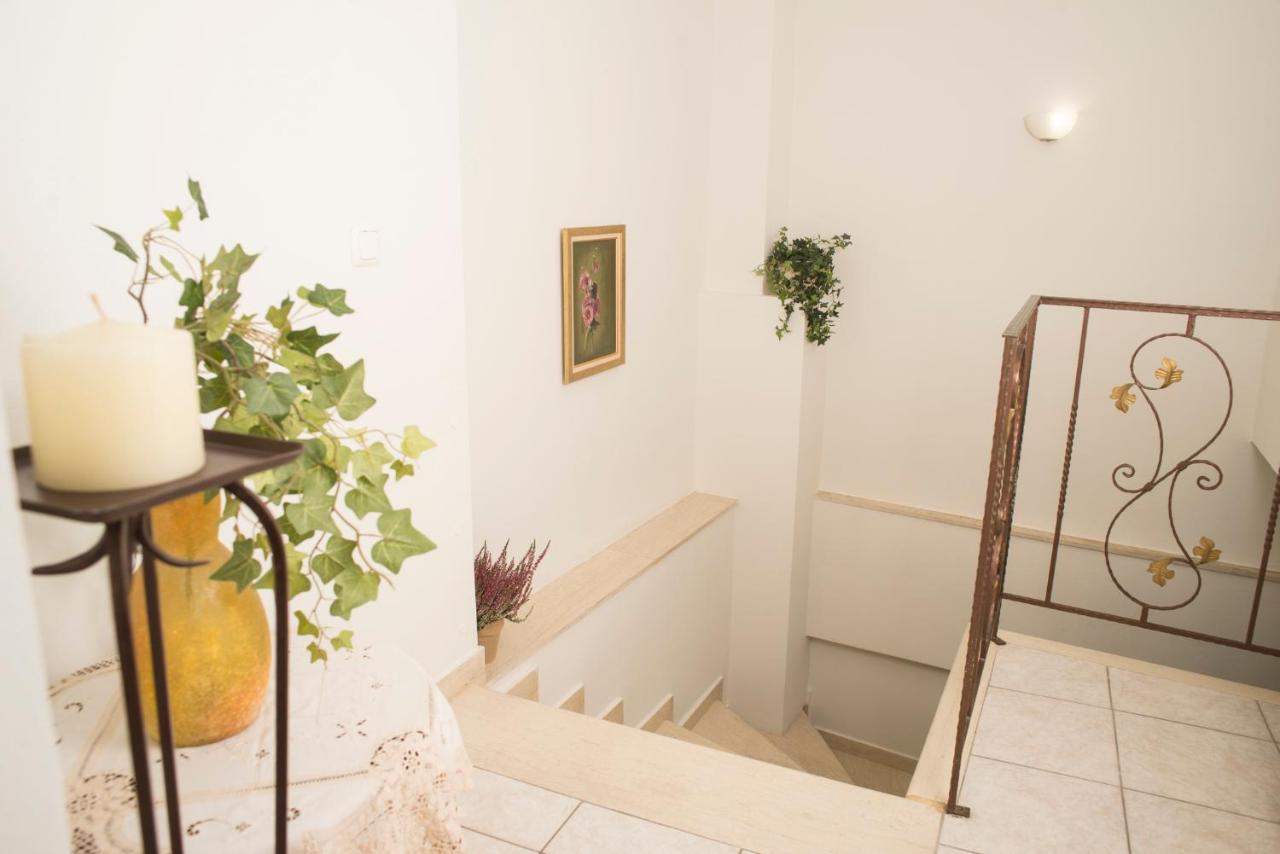 Maisonette With Garden In The Heart Of The Historical Kalamata Center Ngoại thất bức ảnh