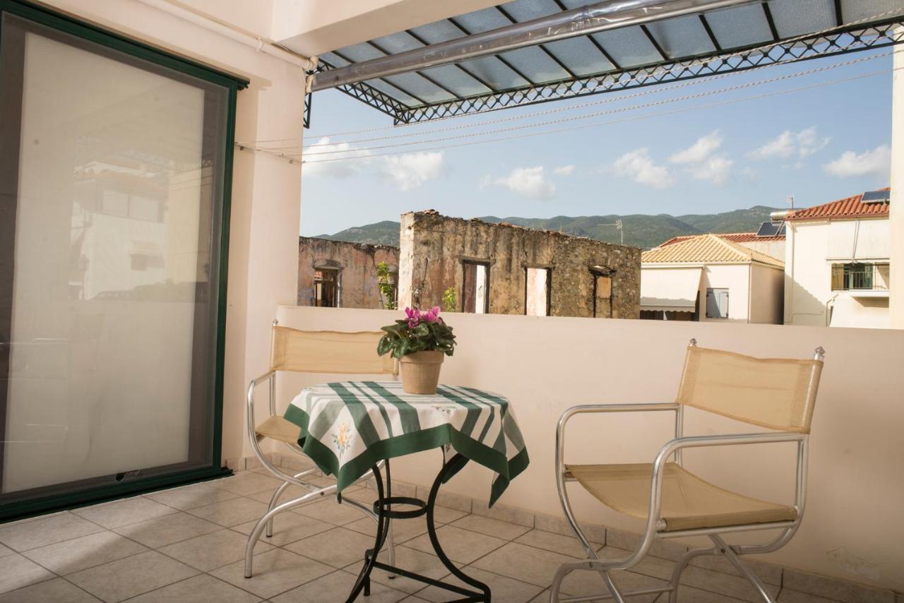 Maisonette With Garden In The Heart Of The Historical Kalamata Center Ngoại thất bức ảnh