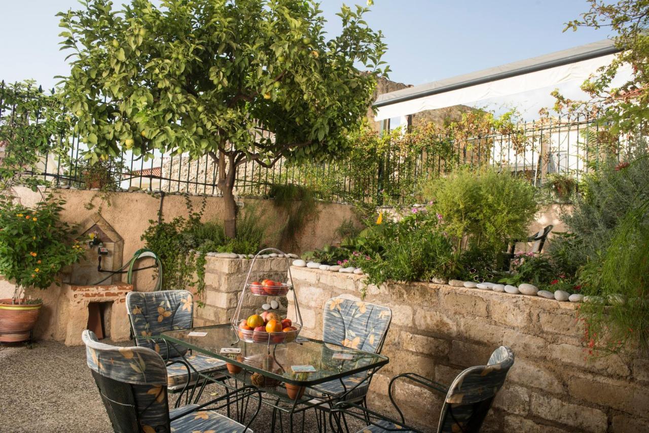 Maisonette With Garden In The Heart Of The Historical Kalamata Center Ngoại thất bức ảnh