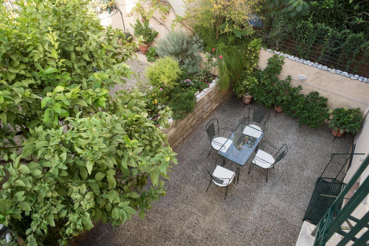 Maisonette With Garden In The Heart Of The Historical Kalamata Center Ngoại thất bức ảnh